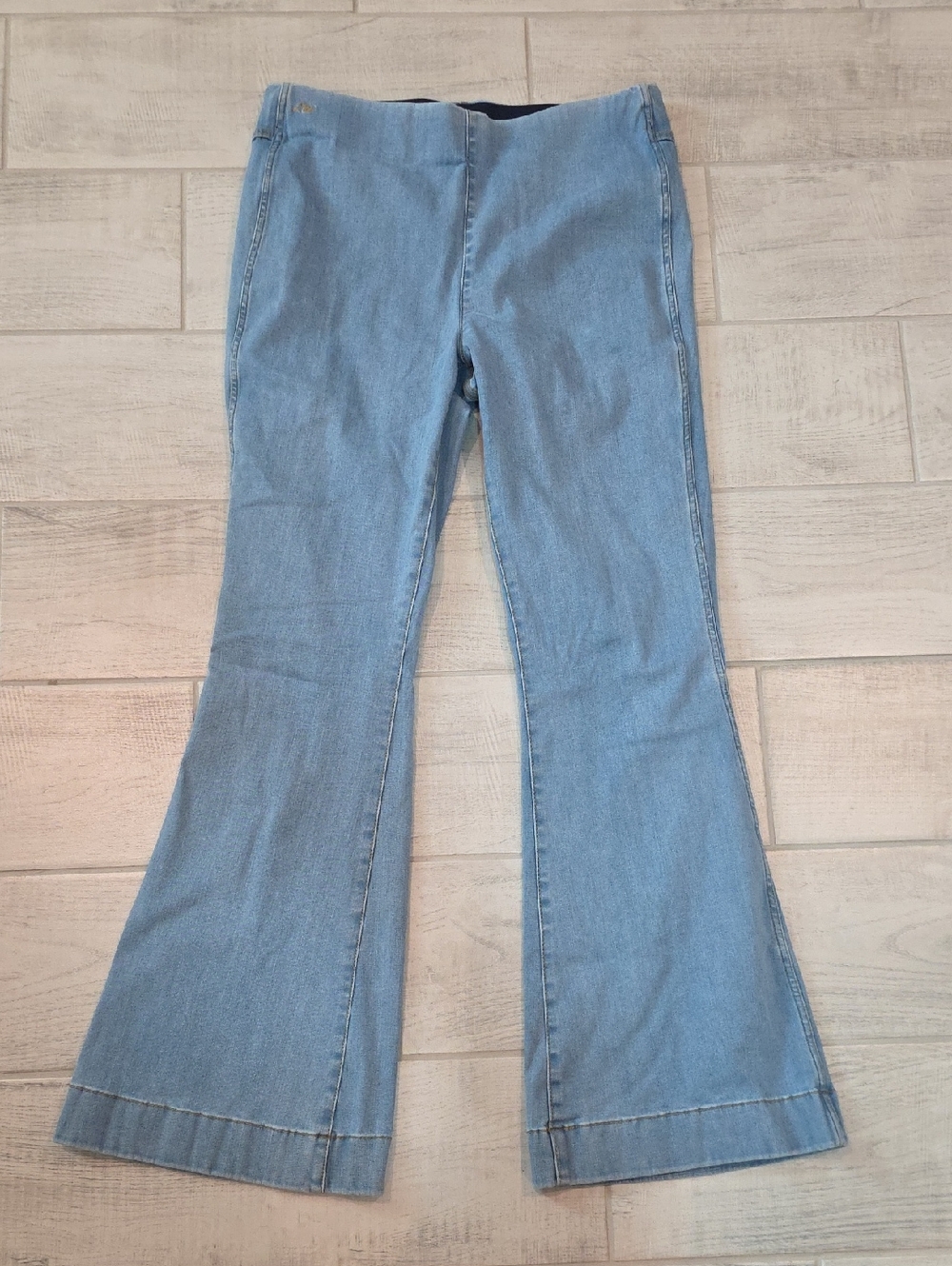 Wrangler X Lainey Wilson Blue Pull On Flare Jeans Light Wash Women's Size 34x34